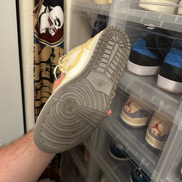 Jordan Mid 1’s - Platinum - Picture 3 of 4